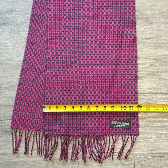 Luxurious 100% Cashmere Scarf Made in Scotland Pink & Gray Geometric Fringe - Picture 5 of 6